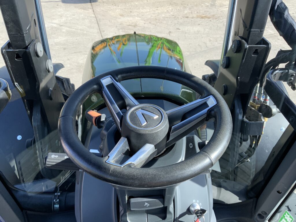 Valtra N175 Unlimited Versu Tractor (ST25430)