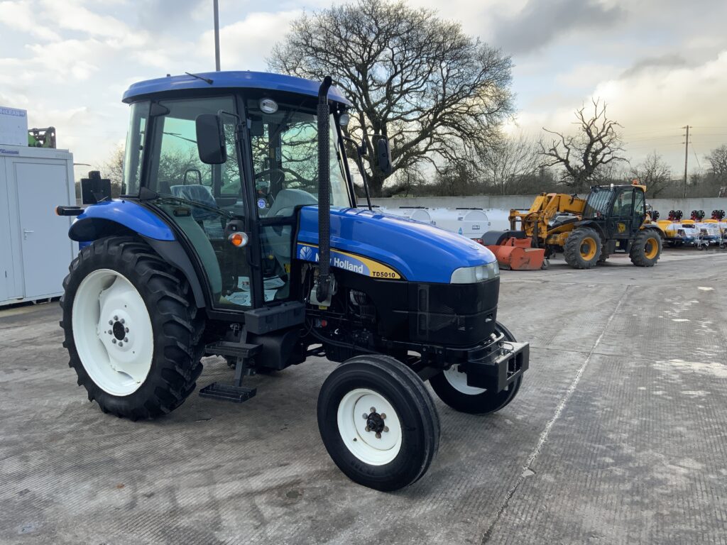 New Holland TD5010 Tractor (ST25884)