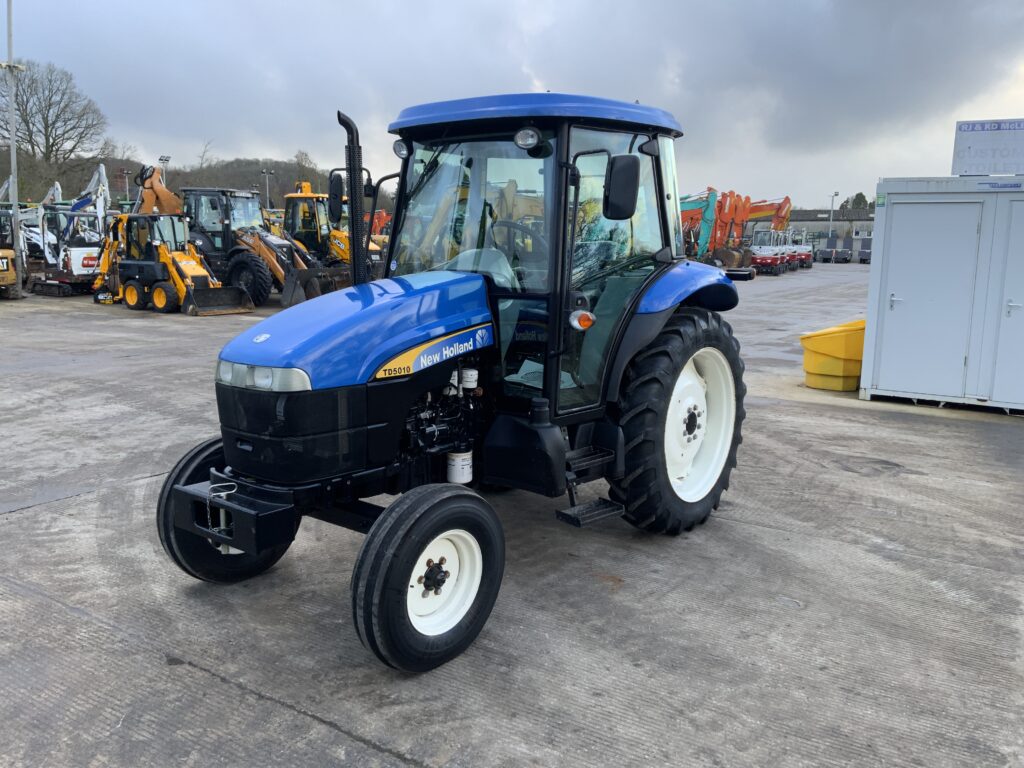 New Holland TD5010 Tractor (ST25884)