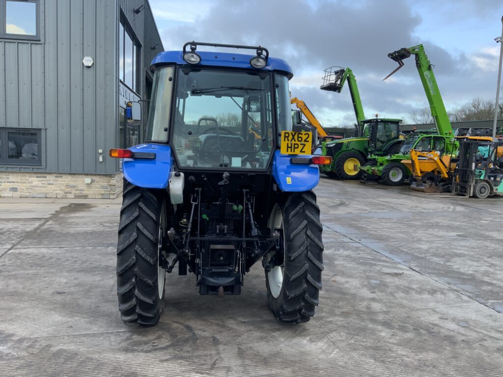 New Holland TD5010 Tractor (ST25884)