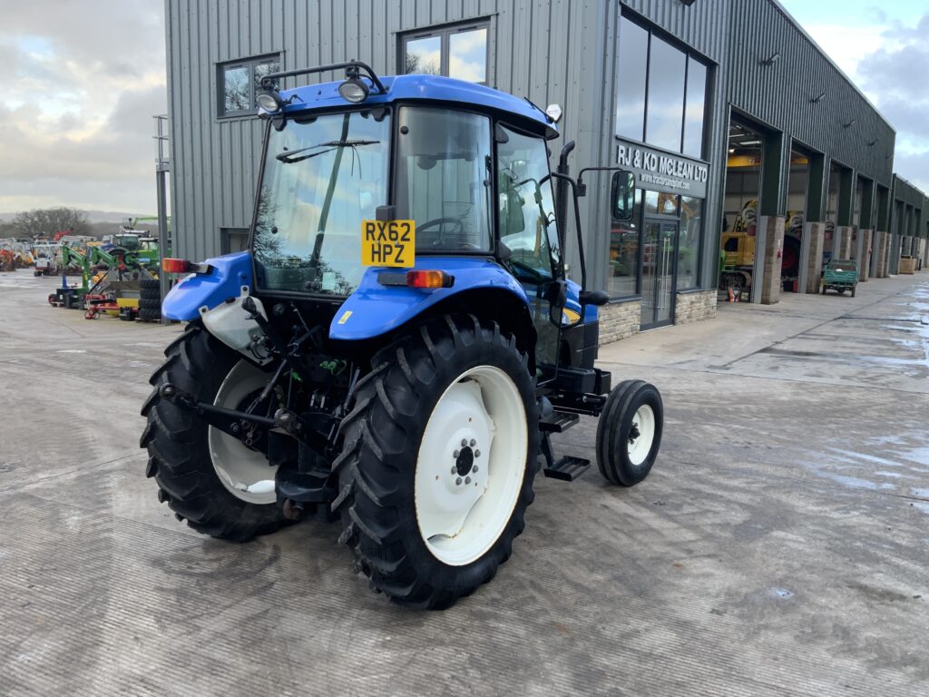 New Holland TD5010 Tractor (ST25884)
