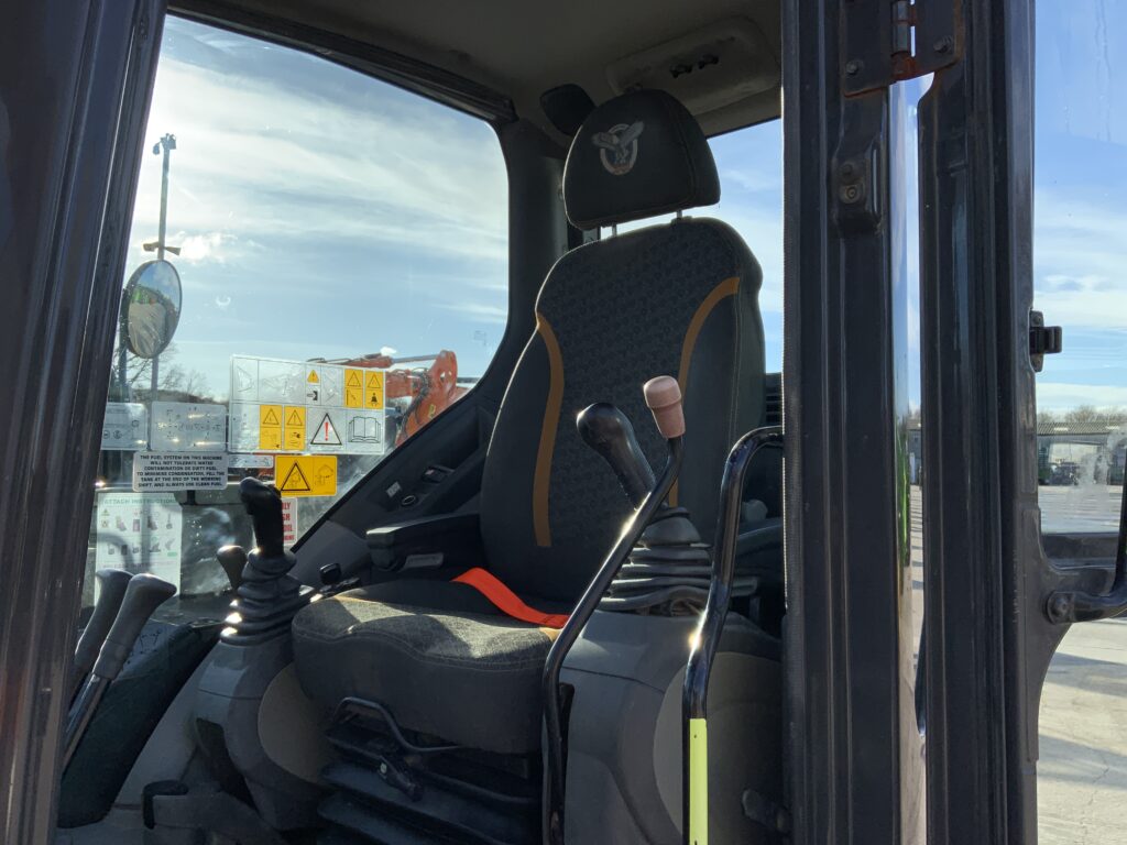 Case CX80c Digger (ST25704)