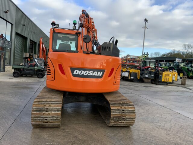 doosan-dx140lcr-5-digger-st25037-img-3885-2048x1536