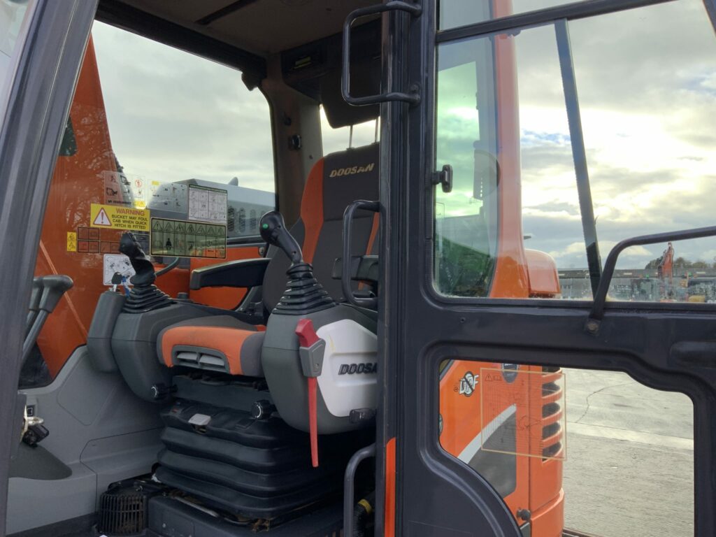 Doosan DX140LCR-5 Digger (ST25037)