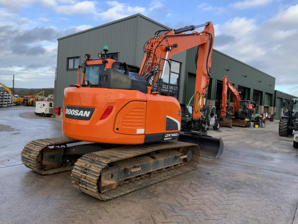 Doosan DX140LCR-5 Digger (ST25037)