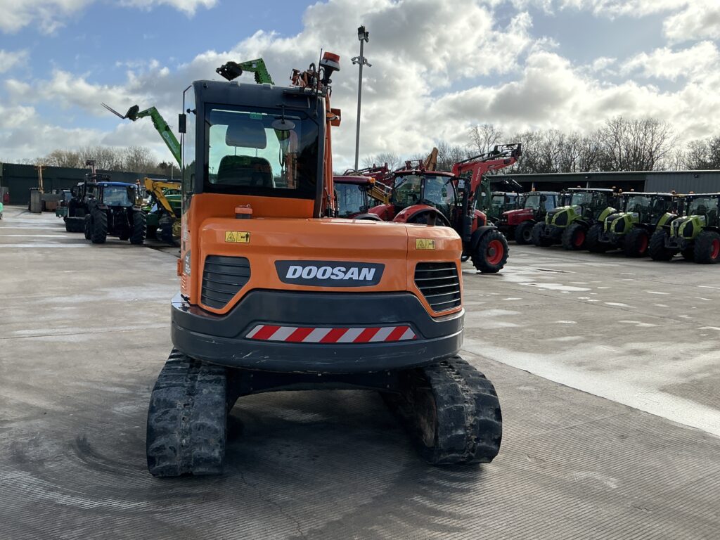 Doosan DX85R Digger (ST25674)
