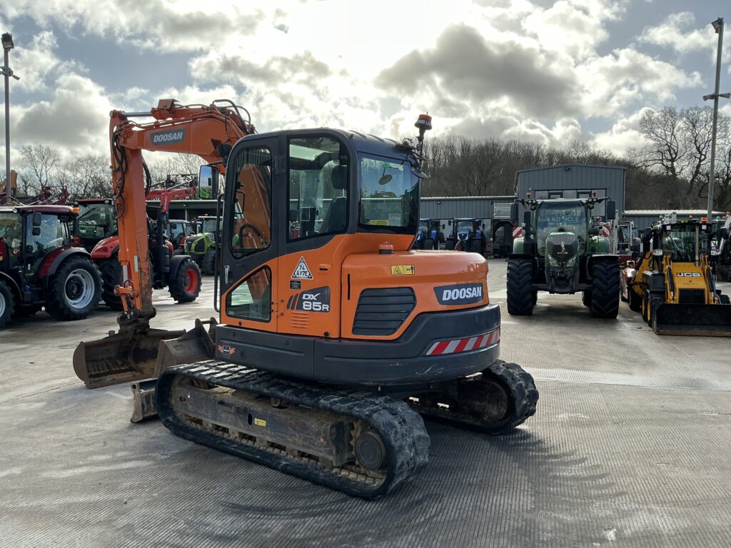 Doosan DX85R Digger (ST25674)
