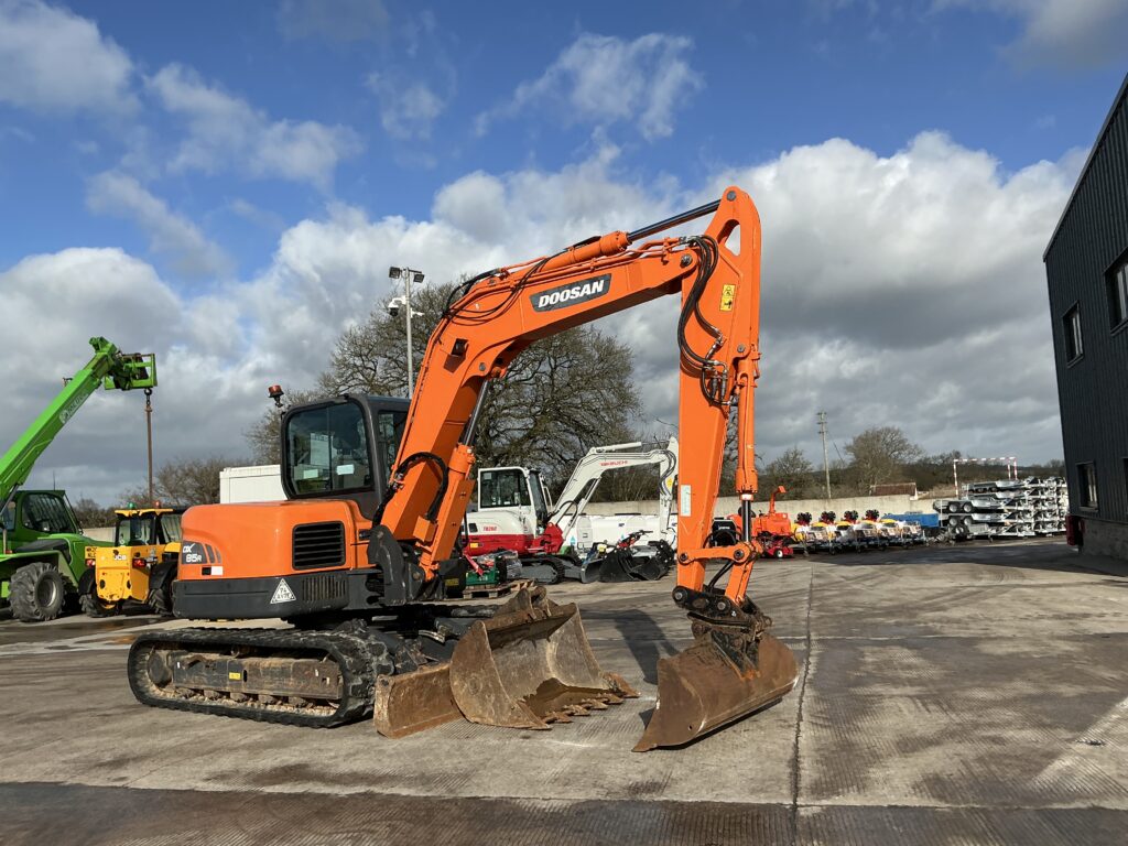 Doosan DX85R Digger (ST25674)