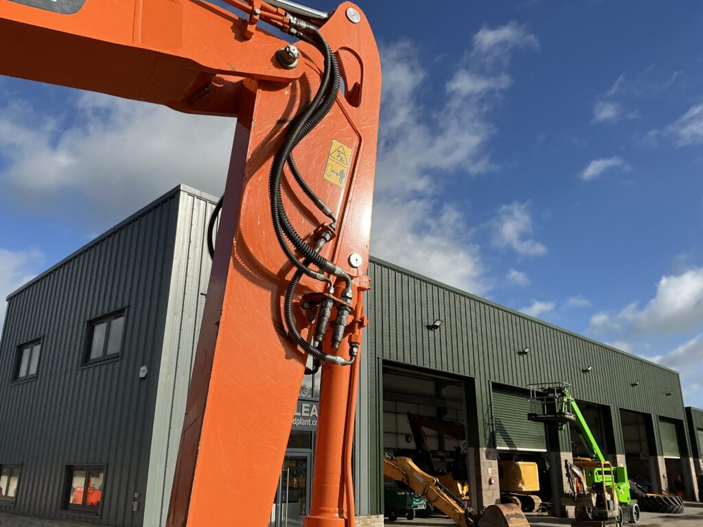 Doosan DX85R Digger (ST25674)