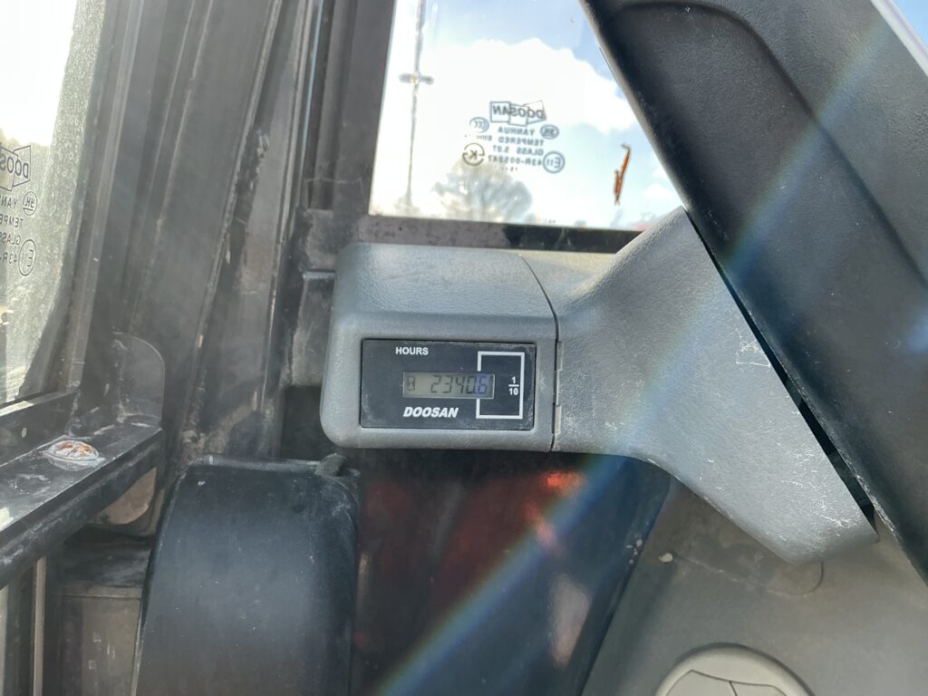 Doosan DX85R Digger (ST25674)