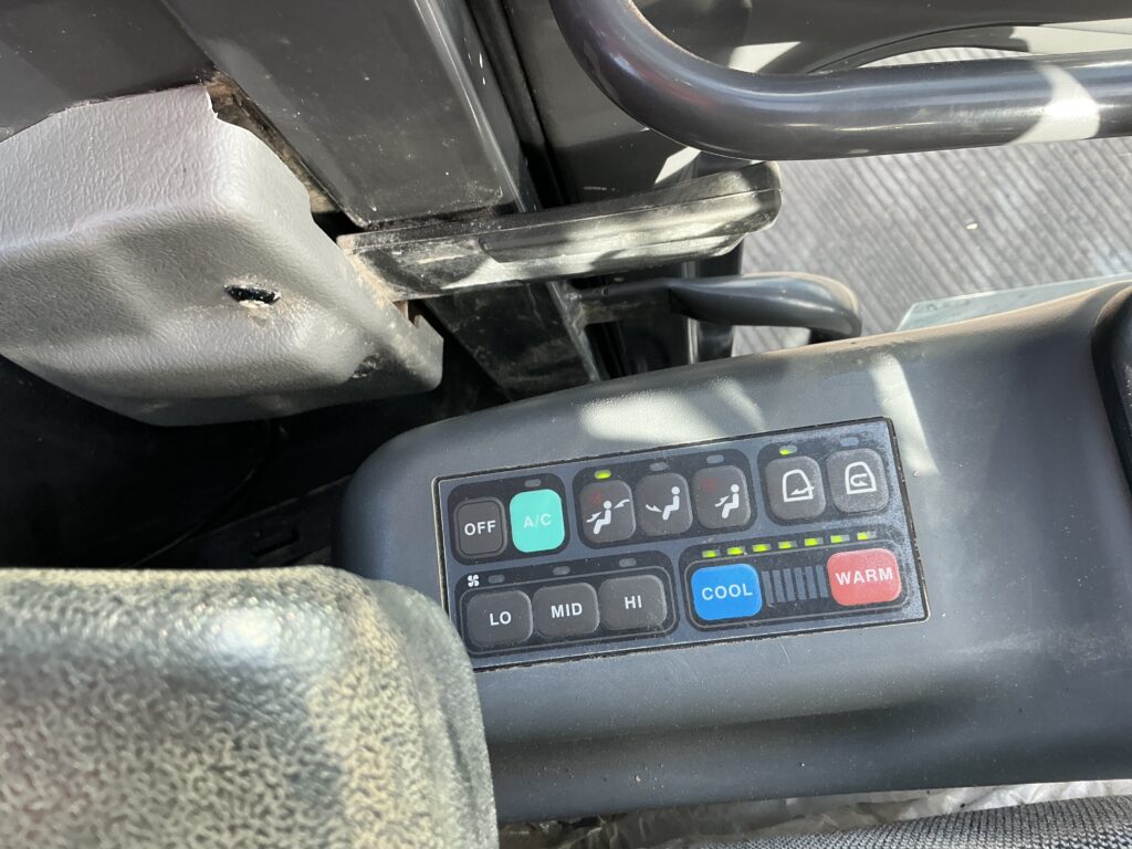 Doosan DX85R Digger (ST25674)