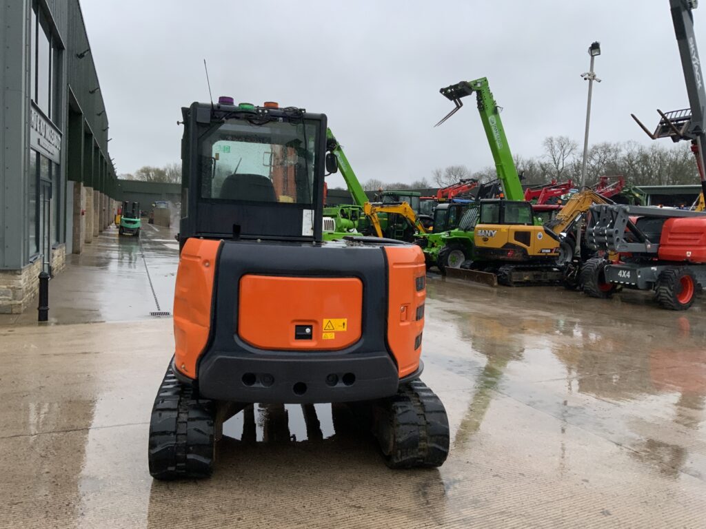 Hitachi Zaxis 65USB-5 Digger (ST25604)