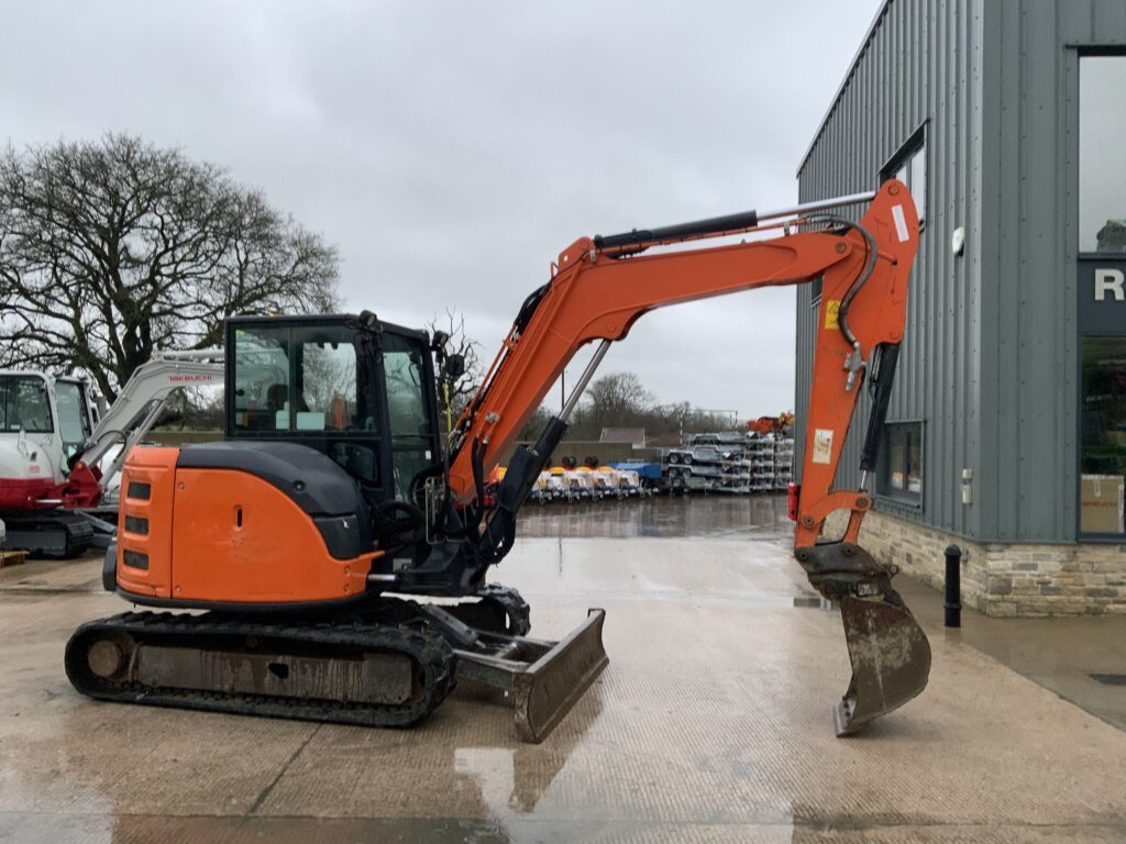 Hitachi Zaxis 65USB-5 Digger (ST25604)