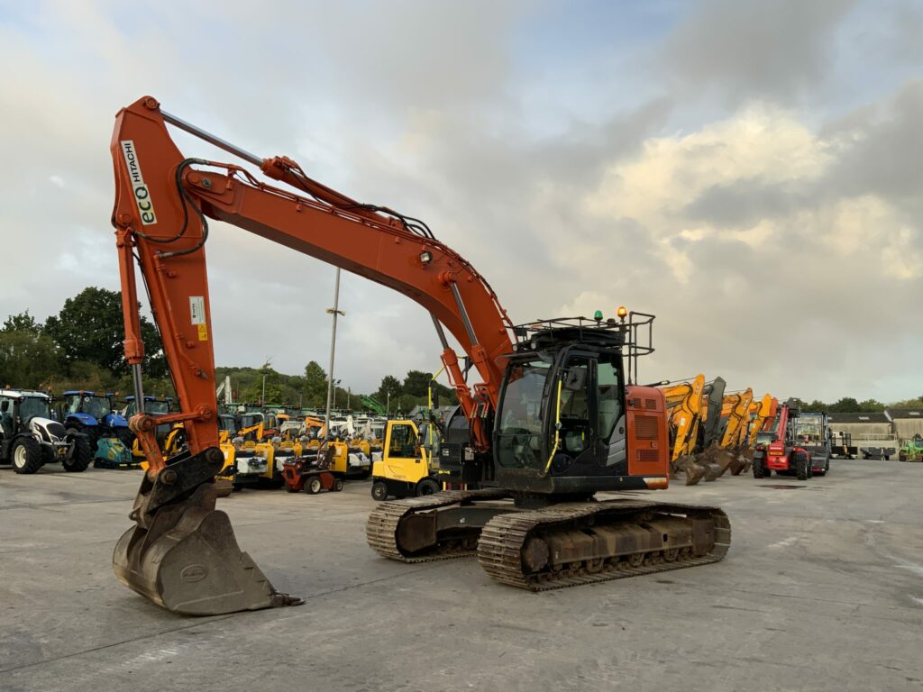 Hitachi Zaxis ZX225 us LC Digger (ST23966)