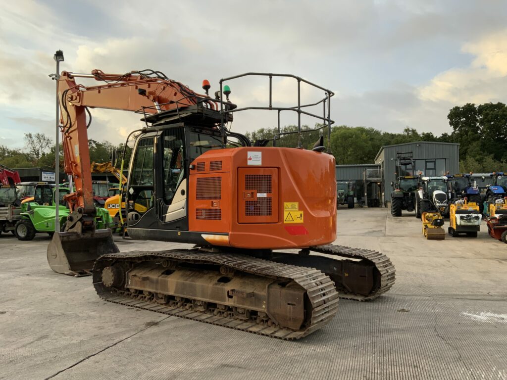 Hitachi Zaxis ZX225 us LC Digger (ST23966)