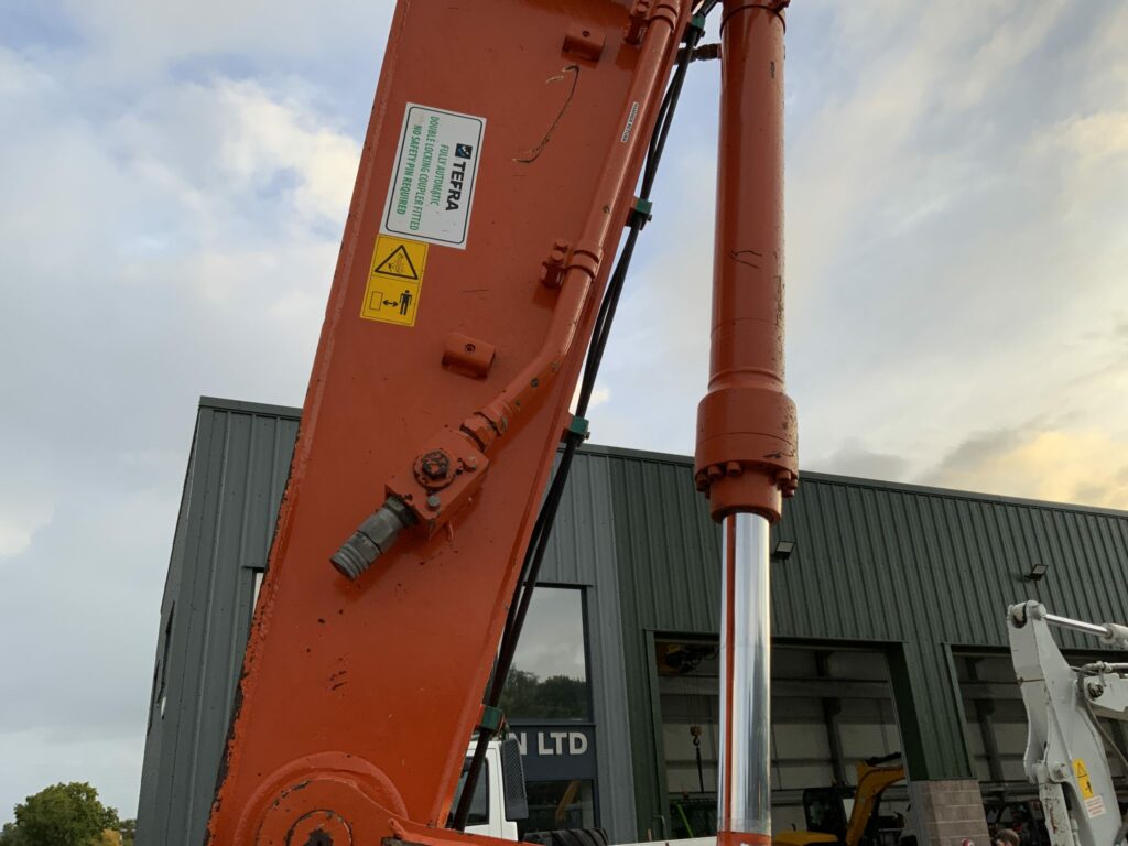 Hitachi Zaxis ZX225 us LC Digger (ST23966)