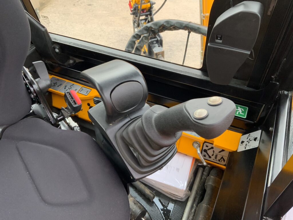 JCB 1CX Wheeled Skid Steer Backhoe Digger (ST25764)