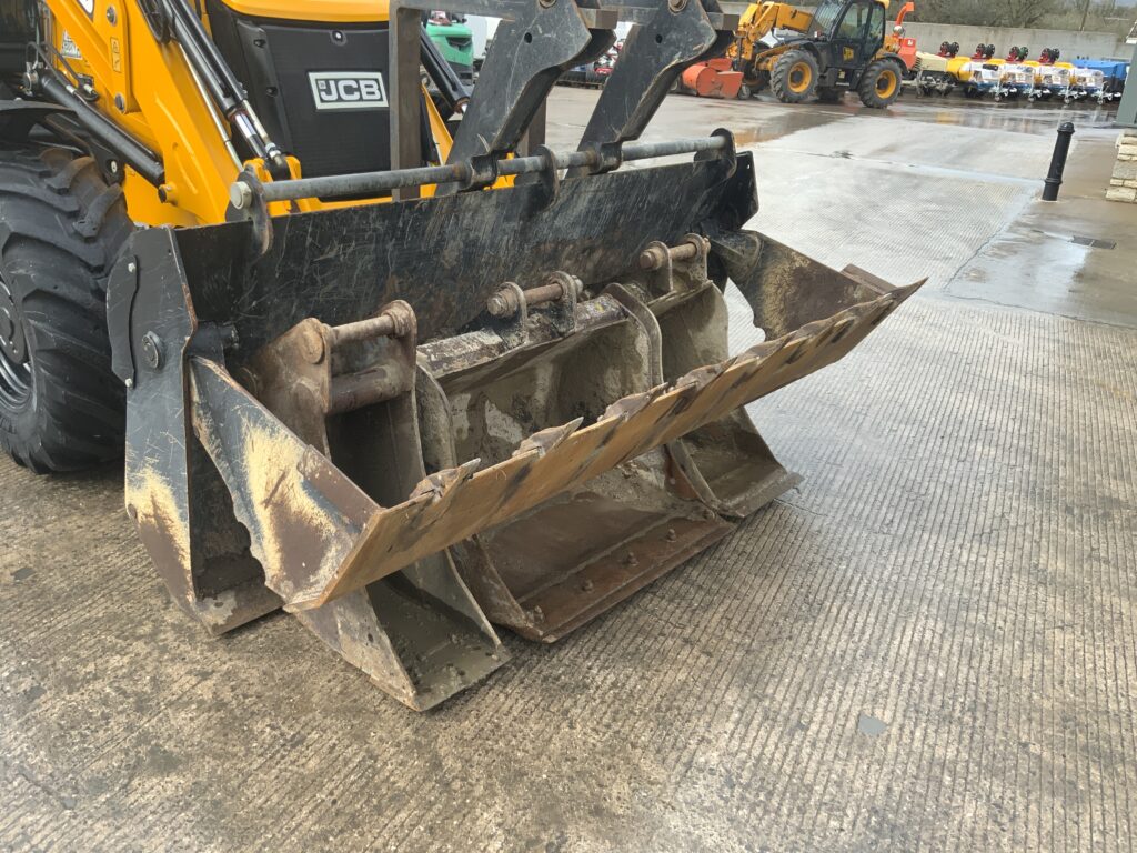 JCB 3CX Site Master Pro Wheeled Digger (ST25999)