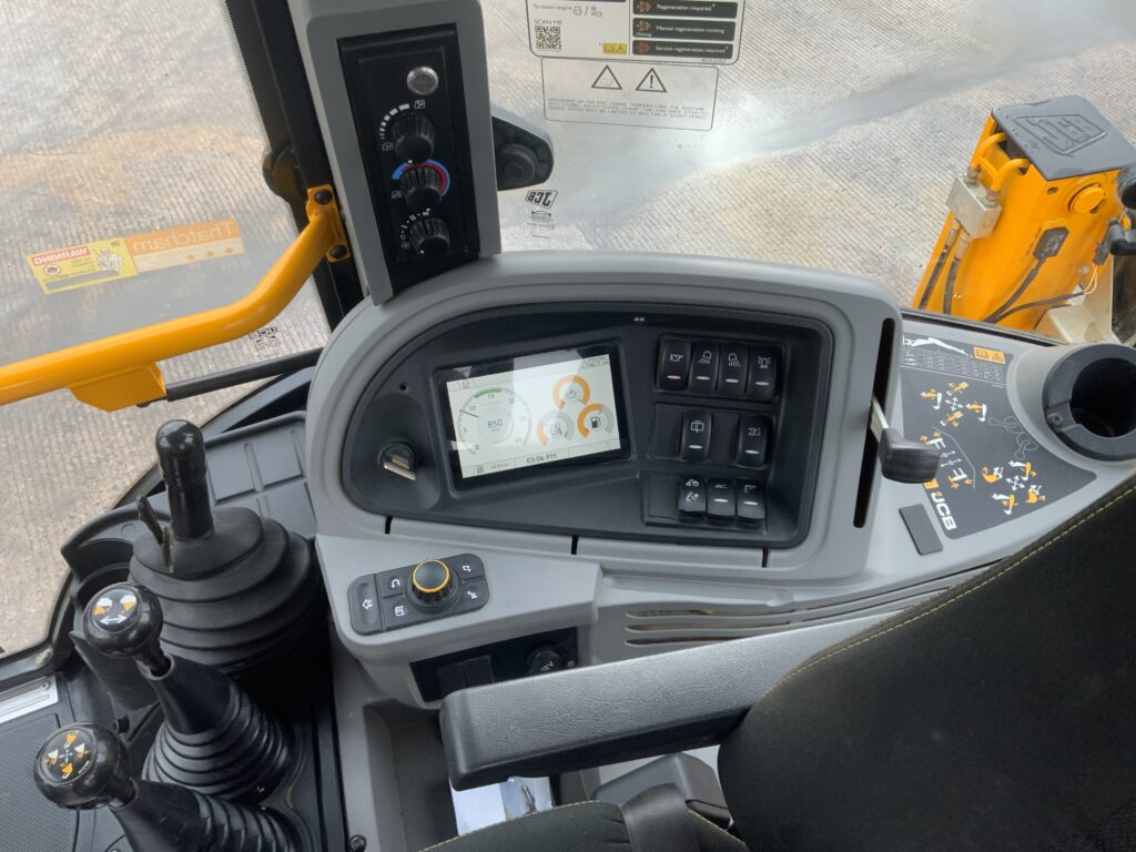 JCB 3CX Site Master Pro Wheeled Digger (ST25999)