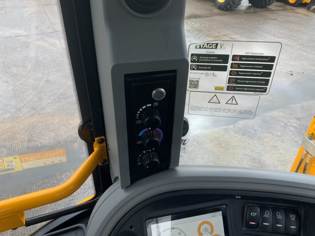 JCB 3CX Site Master Pro Wheeled Digger (ST25999)