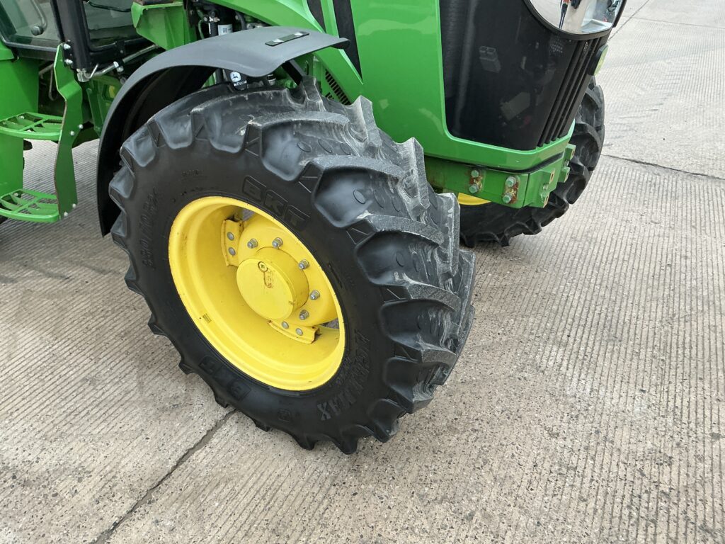 John Deere 5100M Tractor (ST25722)