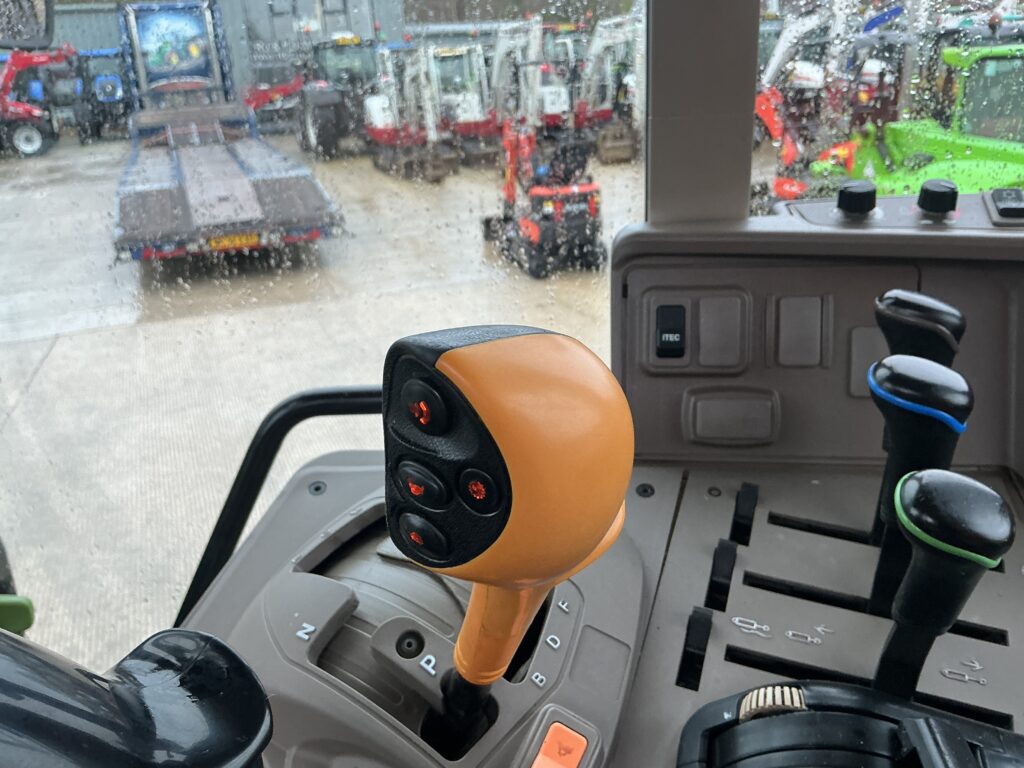 John Deere 6120M Tractor (ST25511)