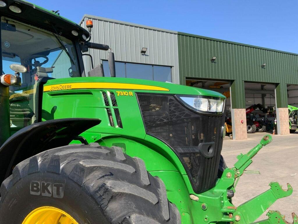 John Deere 7310R Tractor (ST22840)