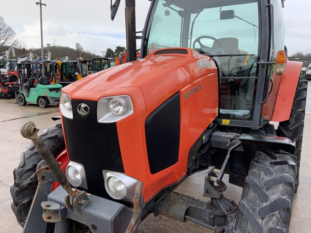 Kubota M110 GX Tractor (ST25481)