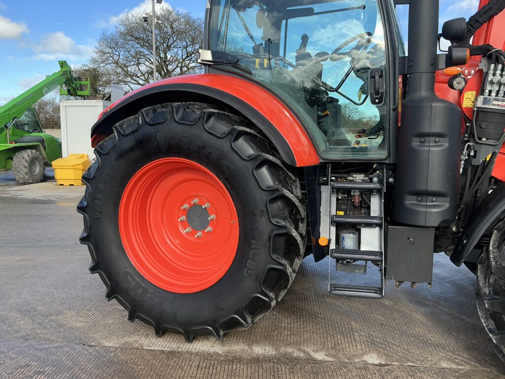 Kubota M7-133 Tractor (ST25633)