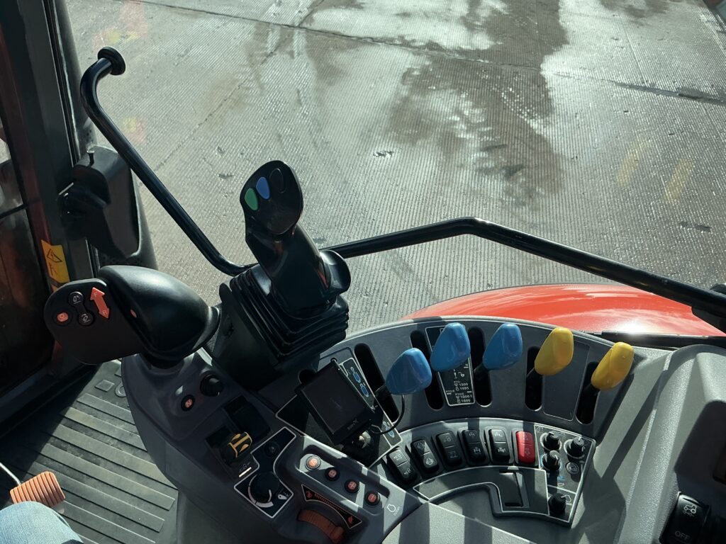 Kubota M7-133 Tractor (ST25633)