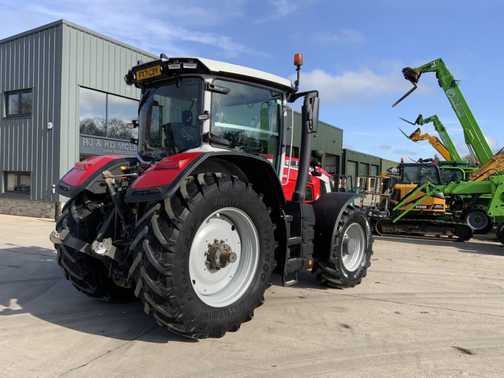 Massey Ferguson 8S.205 Dyna 7 Tractor (ST25718)