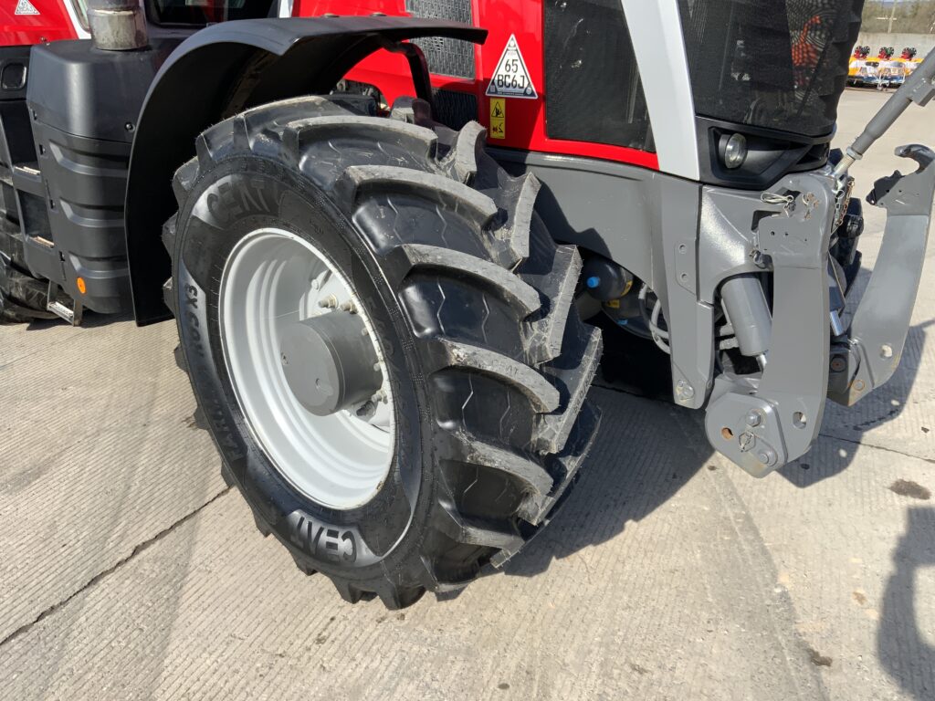 Massey Ferguson 8S.205 Dyna 7 Tractor (ST25718)