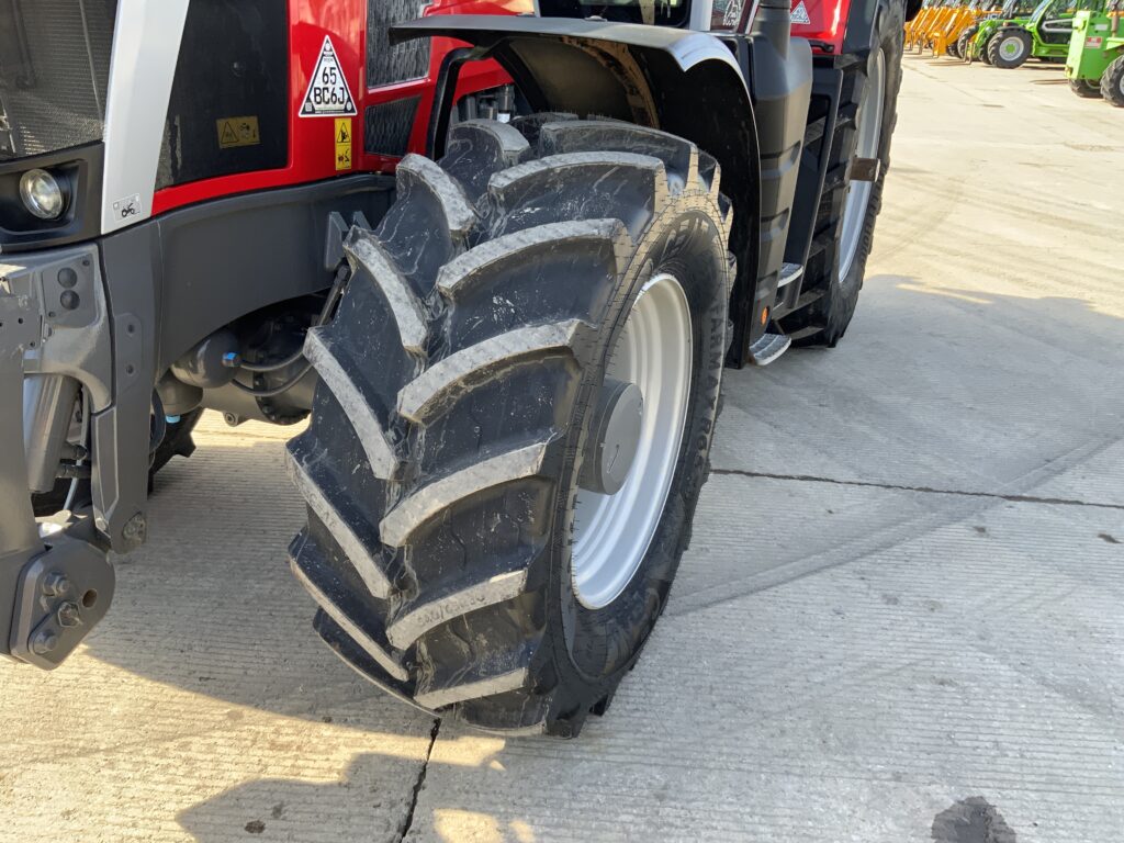 Massey Ferguson 8S.205 Dyna 7 Tractor (ST25718)