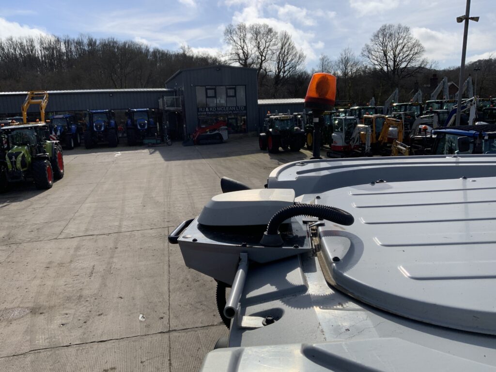 Massey Ferguson 8S.205 Dyna 7 Tractor (ST25718)