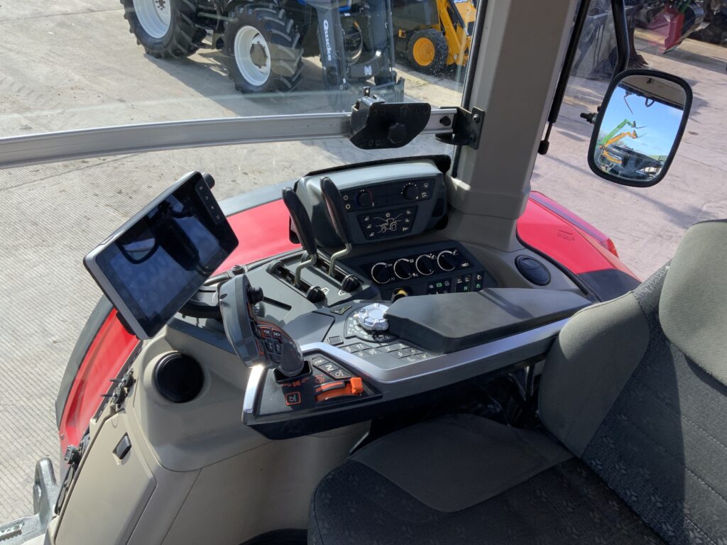 Massey Ferguson 8S.205 Dyna 7 Tractor (ST25718)