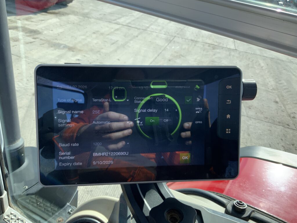 Massey Ferguson 8S.205 Dyna 7 Tractor (ST25718)