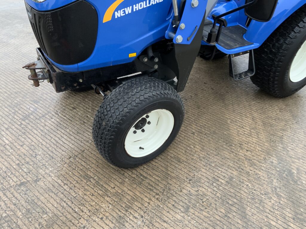 New Holland Boomer 25 Compact Tractor (ST25862)