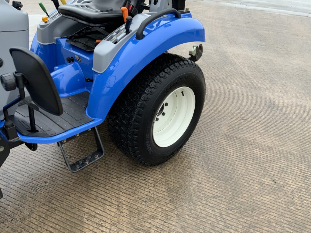 New Holland Boomer 25 Compact Tractor (ST25862)