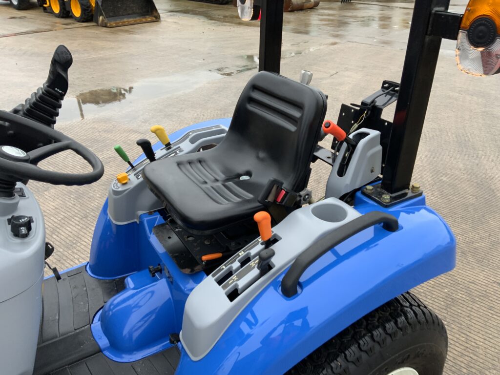 New Holland Boomer 25 Compact Tractor (ST25862)