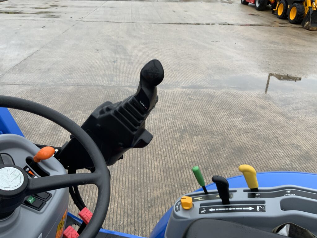 New Holland Boomer 25 Compact Tractor (ST25862)