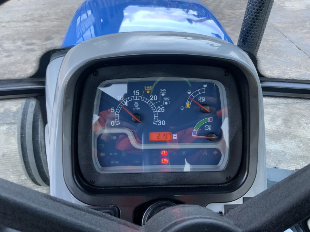 New Holland TD5010 Tractor (ST25884)