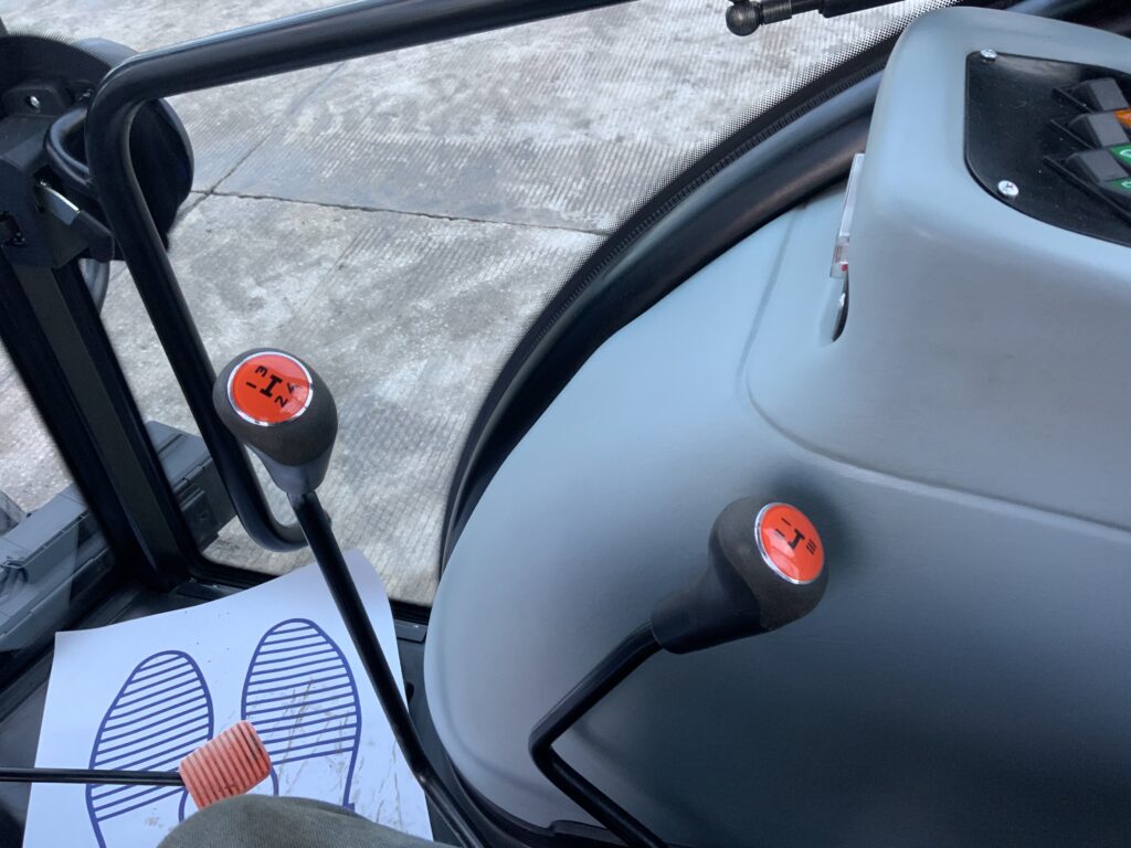 New Holland TD5010 Tractor (ST25884)