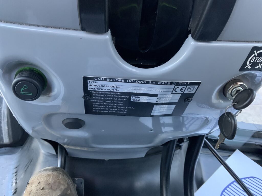 New Holland TD5010 Tractor (ST25884)