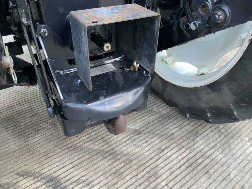 New Holland TD5010 Tractor (ST25884)