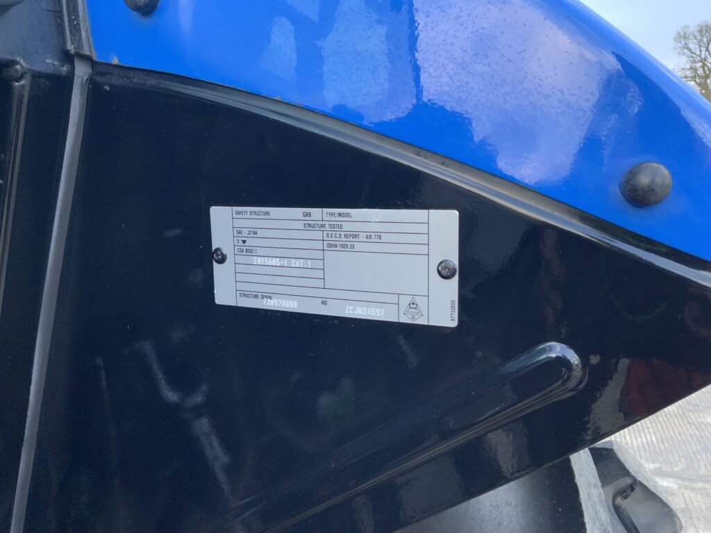 New Holland TD5010 Tractor (ST25884)