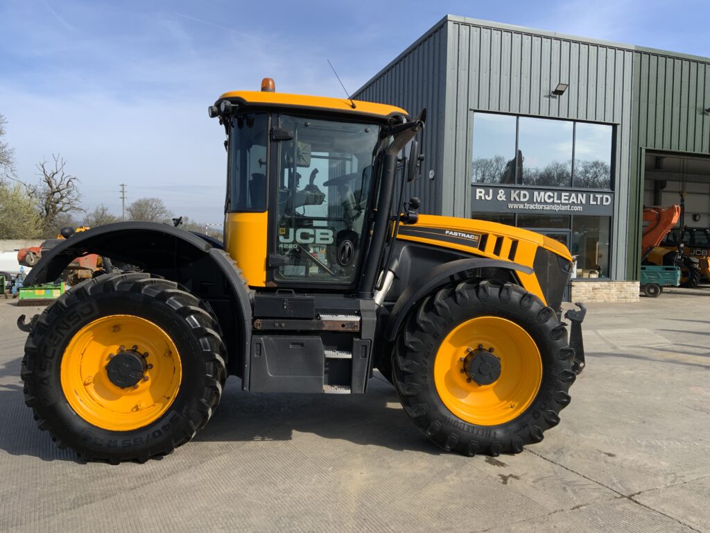 JCB 4220 Fastrac Tractor (ST26172)