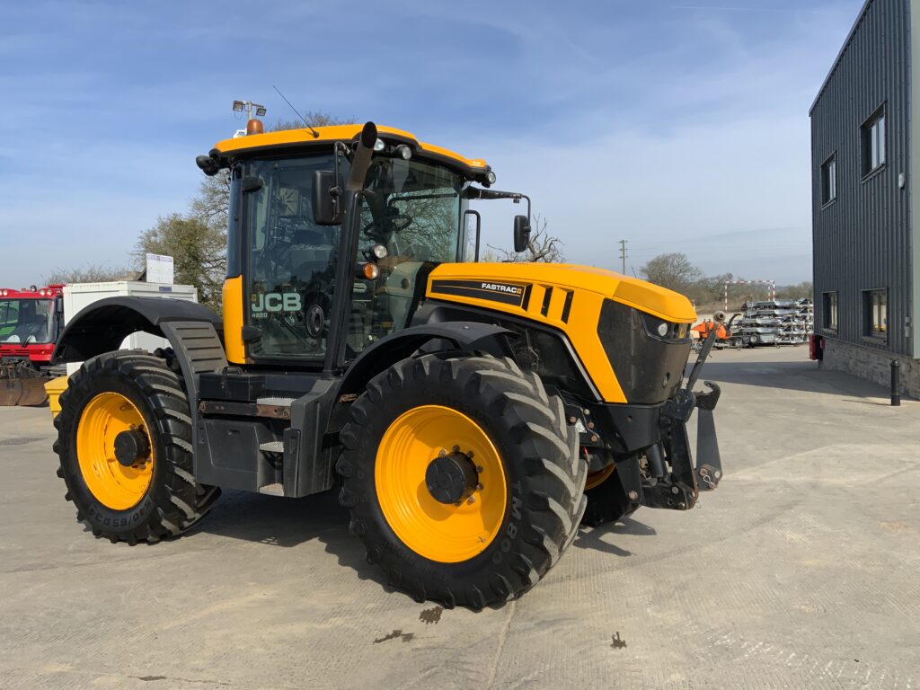 JCB 4220 Fastrac Tractor (ST26172)