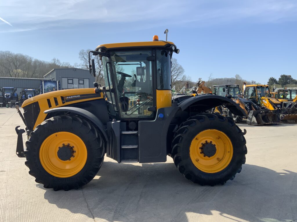 JCB 4220 Fastrac Tractor (ST26172)