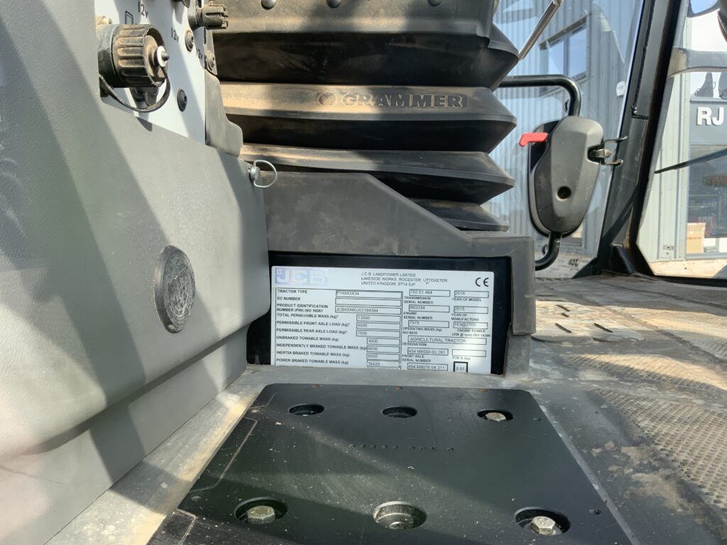 JCB 4220 Fastrac Tractor (ST26172)