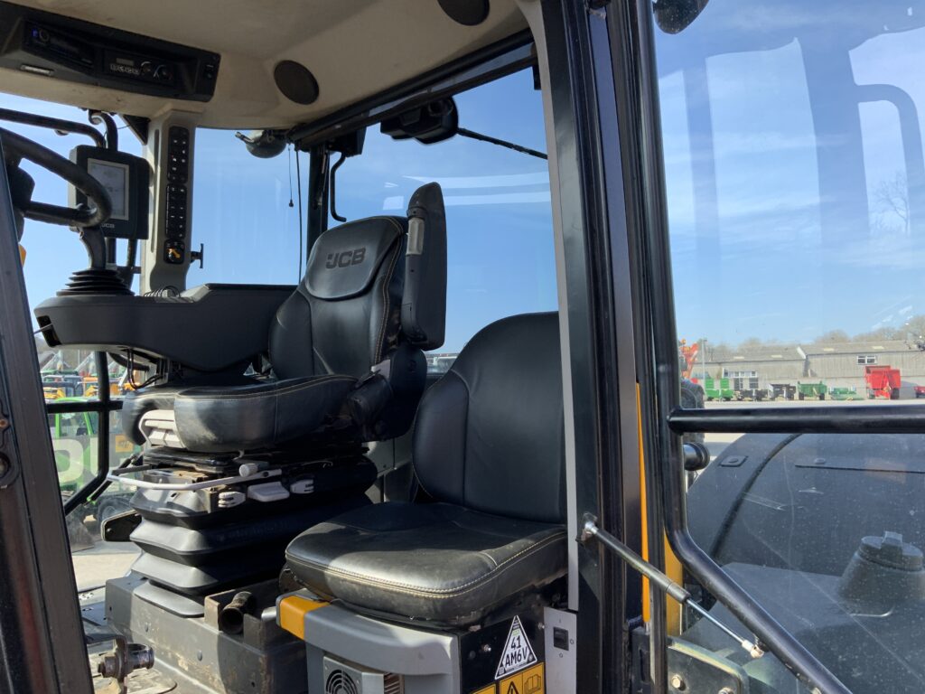 JCB 4220 Fastrac Tractor (ST26172)